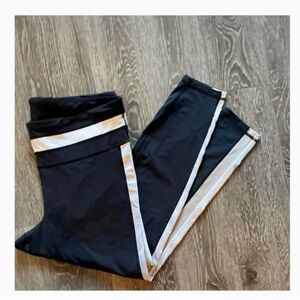 SALE🎈EUC GAP FIT SCULPT COMPRESSION MULTI COLORED STRIPED SIDES CAPRI LEGGINGS!